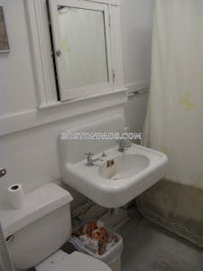 Fenway/kenmore Great Studio 1 bath available 9/1 on Park Dr in Boston! Boston - $2,295 No Fee