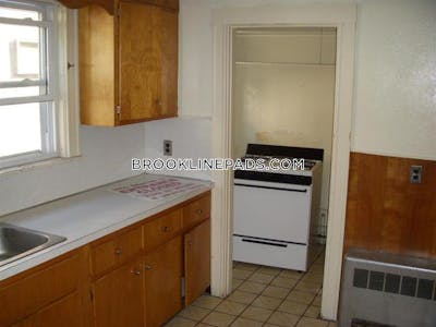 Brookline Nice 5 Beds 1 Bath on Washington St Washington Square - $3,900 No Fee