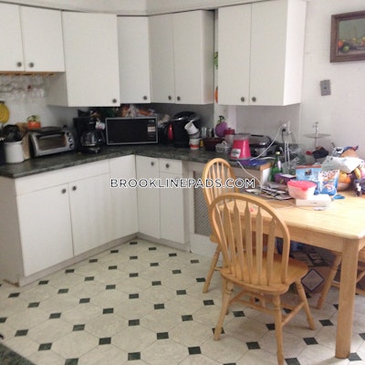 Brookline 4 Bed 1.5 Bath BROOKLINE- WASHINGTON SQUARE $5,400  Washington Square - $5,200 No Fee
