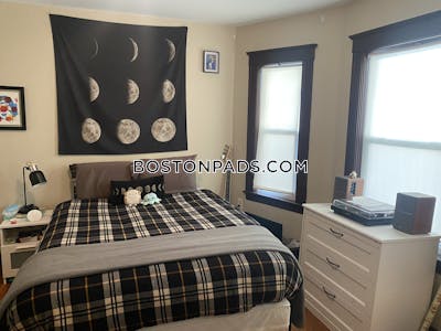 Medford Spacious 3 Bed 1 bath available 6/1 on Frederick Ave in Medford!!   Tufts - $4,400 No Fee