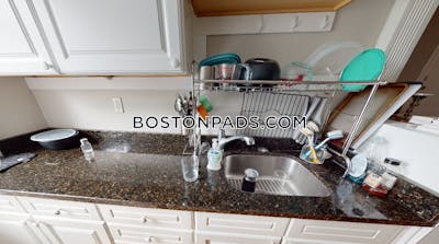 Cambridge 2 Bed, 1 Bath Unit  Harvard Square - $3,400 No Fee
