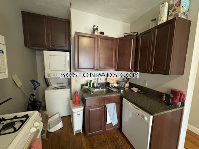 Cambridge 3 Bed, 1 Bath Unit  Central Square/cambridgeport - $4,000