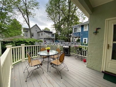 Somerville 6 Bed 2.5 Bath on Chetwynd Ave in SOMERVILLE  Tufts - $9,000