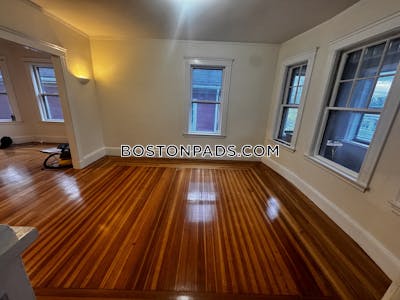 Somerville 3 Beds 1 Bath  West Somerville/ Teele Square - $4,225 No Fee
