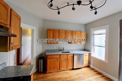 Dorchester 3 Beds 1.5 Baths Boston - $3,000 No Fee