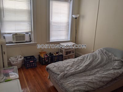 Brookline 1 Bed 1 Bath BROOKLINE- BROOKLINE VILLAGE $2,300  Brookline Village - $2,400
