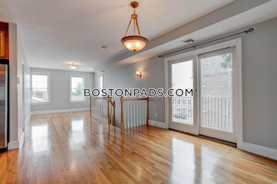 South Boston Must-see 3 bed 1 bath penthouse in South Boston! Boston - $5,000
