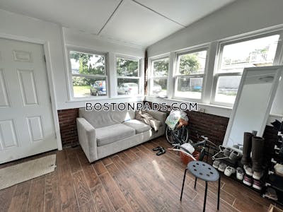 Brighton Great 4.5 bed 2 bath available 9/1 on Washington St in Brighton! Boston - $4,700