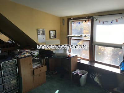 Newton 1 Bed 1 Bath NEWTON  Waban - $2,250