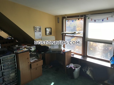 Newton 1 Bed 1 Bath NEWTON  Waban - $2,250