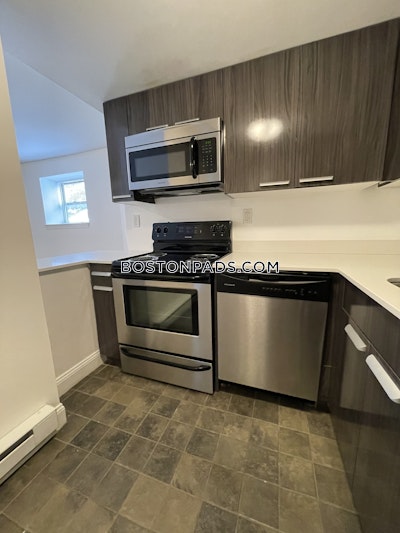 Newton 1 Bed, 1 Bath Unit  Newton Corner - $2,300 No Fee