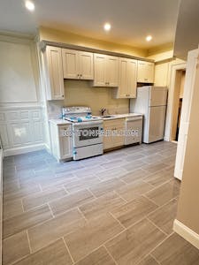 Brookline 3 Beds 1 Bath  Beaconsfield - $4,595