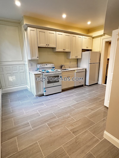 Brookline 3 Beds 1 Bath  Beaconsfield - $4,595