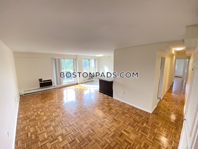 Brookline 3 Bed 1.5 Bath BROOKLINE- BOSTON UNIVERSITY $4,950  Boston University - $4,800 No Fee