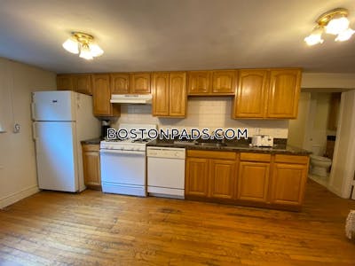 Allston 3 Beds 2 Baths Boston - $2,750 No Fee