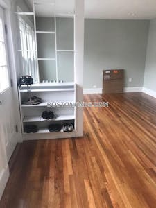 Medford Spacious 5 Bed 2 bath available 6/1 on Berwick Rd in Medford!!   Tufts - $7,300 No Fee