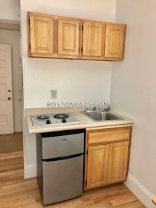 Brookline 0 Bed 1 Bath BROOKLINE- BOSTON UNIVERSITY $2,045 Longwood Area - $2,095 No Fee