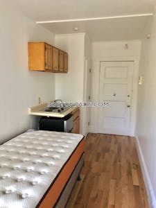 Brookline 0 Bed 1 Bath BROOKLINE- LONGWOOD AREA $1,795  Longwood Area - $1,795 No Fee