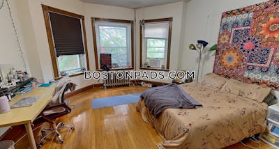 Brookline 3 Beds 2 Baths  Boston University - $3,950 No Fee