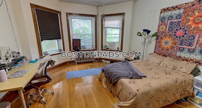 Brookline 3 Beds 2 Baths  Boston University - $3,950 No Fee