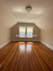 Medford Gorgeous 5 bed 2 bath duplex with laundry on site!!  Tufts - $7,300 No Fee