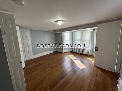 Newton 1.5 Beds 1 Bath  Newton Corner - $2,500 No Fee