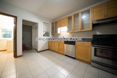 Brighton 3 Beds 2 Baths Boston - $4,400