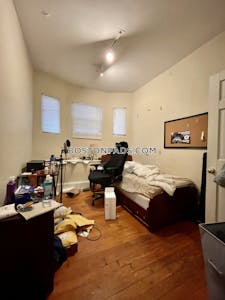 Brookline 3 Beds 1 Bath  Boston University - $4,900