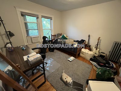 Medford 3 Beds 1 Bath  Tufts - $5,300