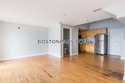 Worcester 2 bedroom 1.5 baths in Worcester - $2,200 No Fee